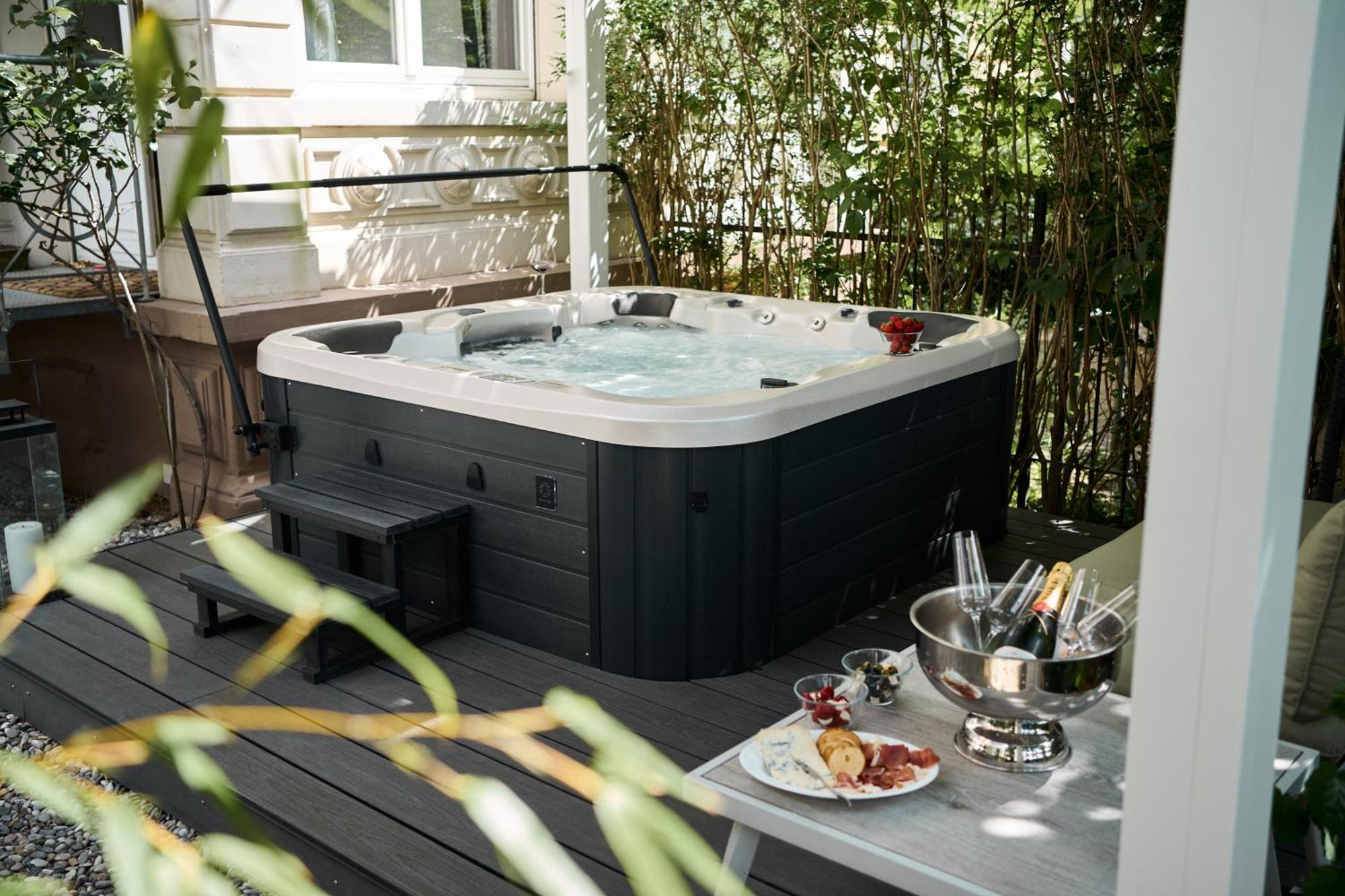 פרייבורג Historical Luxury Homes - Stadtvilla Mit Jacuzzi Und Garten מראה חיצוני תמונה